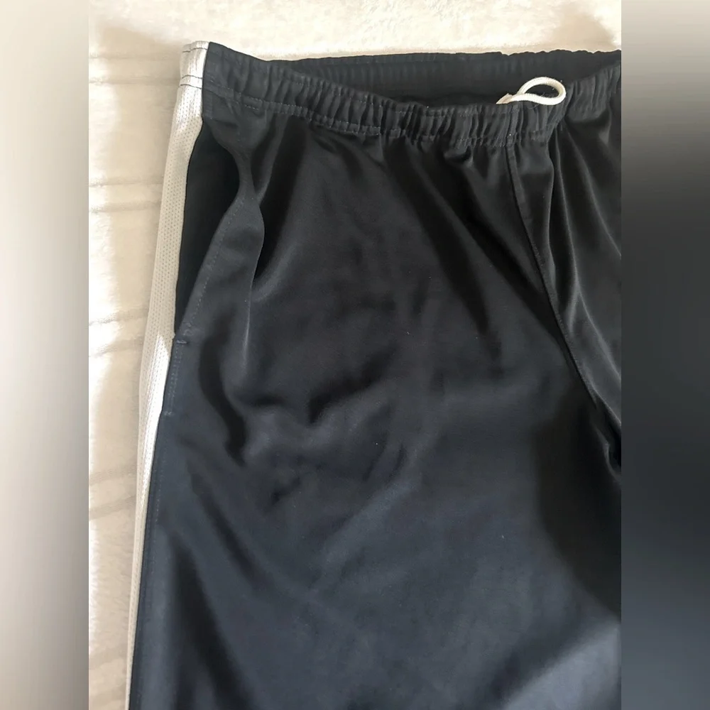 Nike Black and White Athletic Mens Shorts  Lightweight Performance​​​​​​​